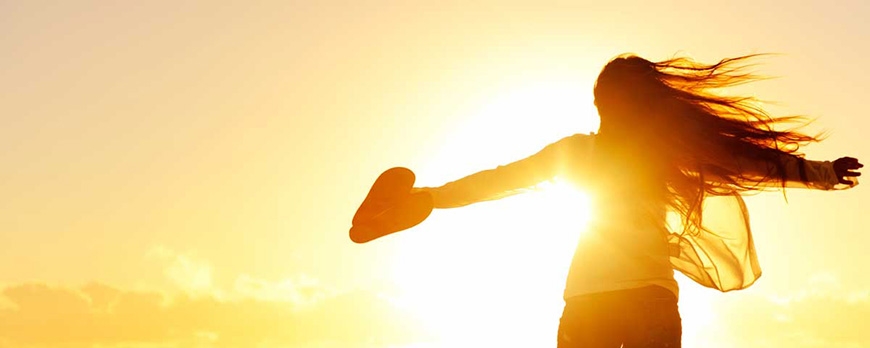 Ο ήλιος είναι πηγή ζωής και ή αποφυγή του έχει παρόμοιες συνέπειες με το κάπνισμα!